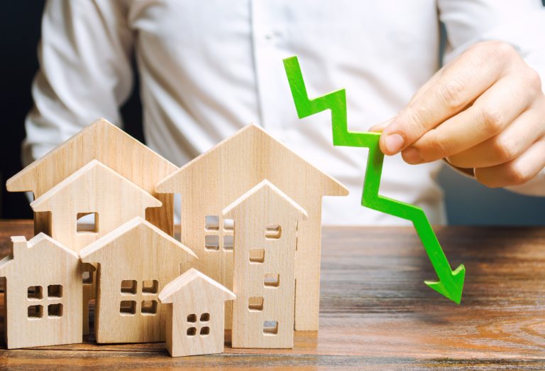 economist-predicts-double-digit-house-price-drop-and-says-its-good-news-for-first-time-buyers